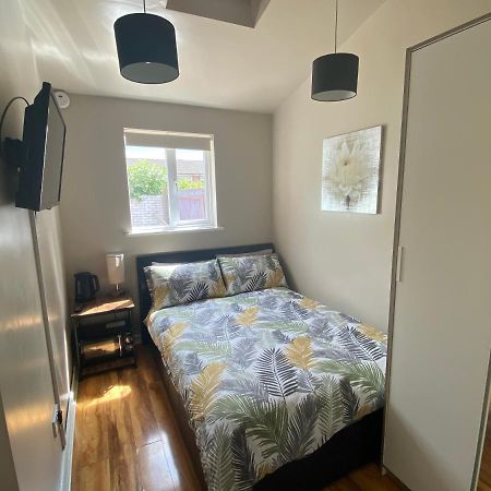 Private Room And Bathroom With Private Entrance Near Warwick Town Centre Exterior photo