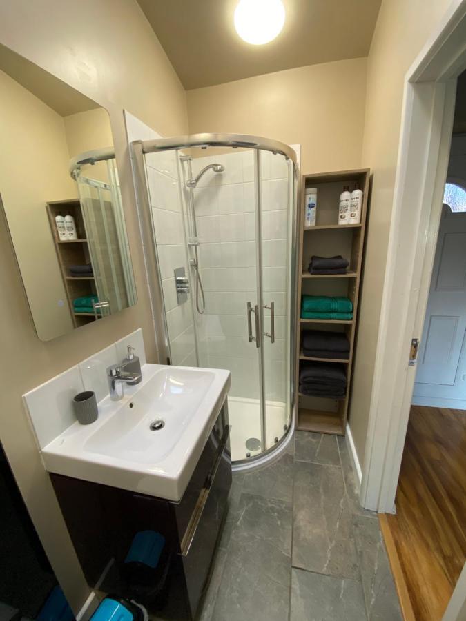 Private Room And Bathroom With Private Entrance Near Warwick Town Centre Exterior photo