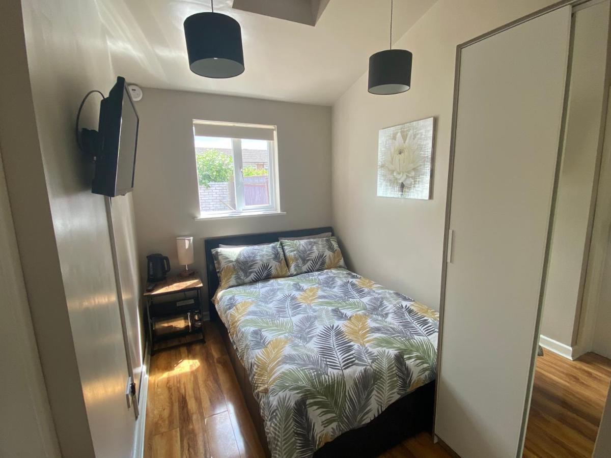 Private Room And Bathroom With Private Entrance Near Warwick Town Centre Exterior photo