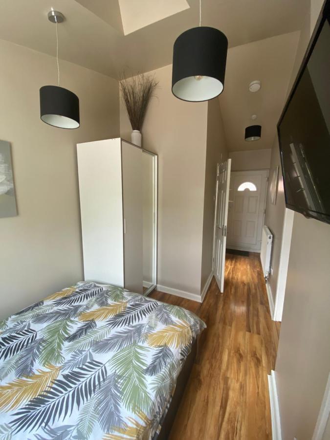 Private Room And Bathroom With Private Entrance Near Warwick Town Centre Exterior photo