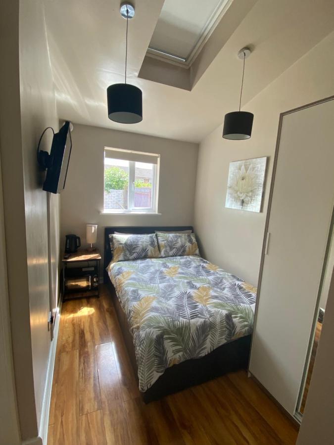 Private Room And Bathroom With Private Entrance Near Warwick Town Centre Exterior photo