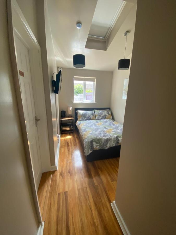 Private Room And Bathroom With Private Entrance Near Warwick Town Centre Exterior photo