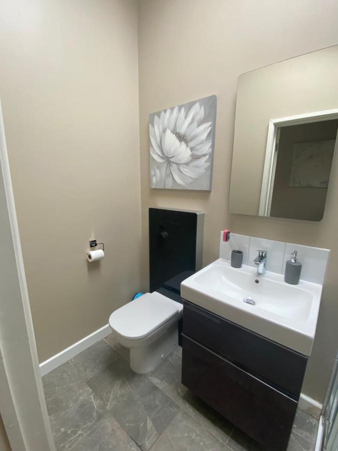 Private Room And Bathroom With Private Entrance Near Warwick Town Centre Exterior photo